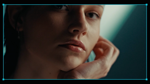 Change the video’s aspect ratio as you like. The main object in the video will always be included in the frame.